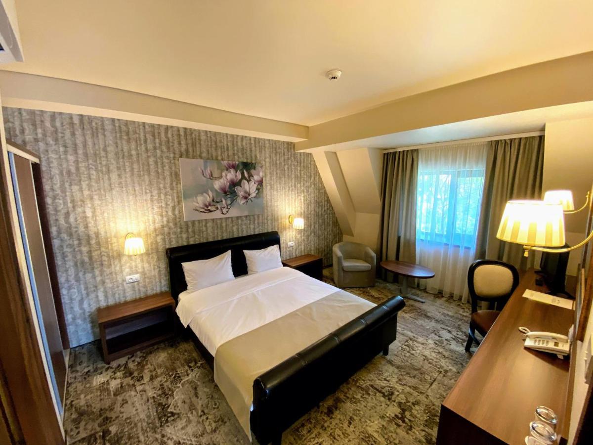 Hotel Arnia Iasi Bagian luar foto