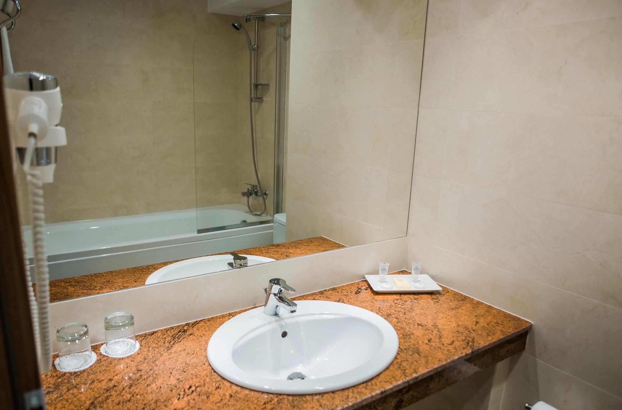 Hotel Arnia Iasi Bagian luar foto