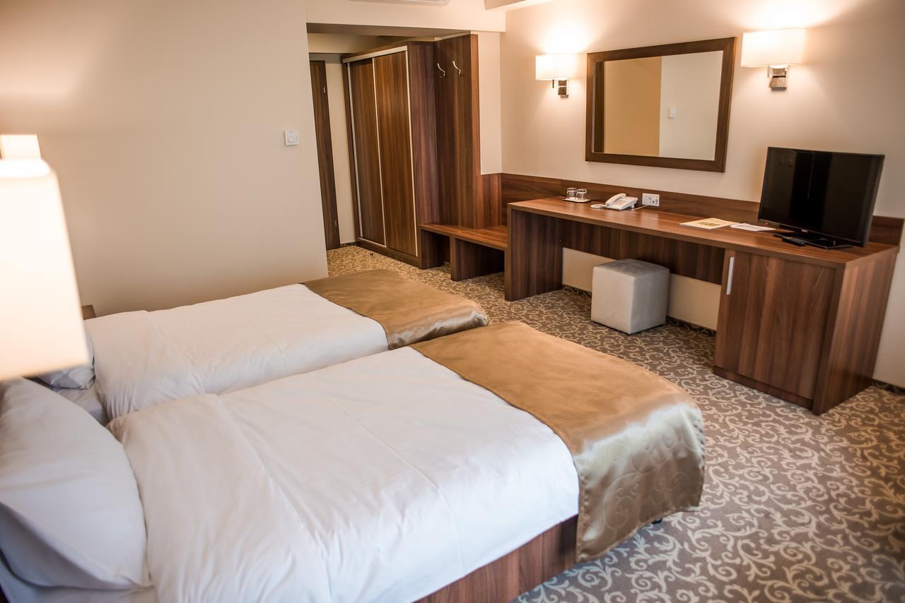 Hotel Arnia Iasi Bagian luar foto