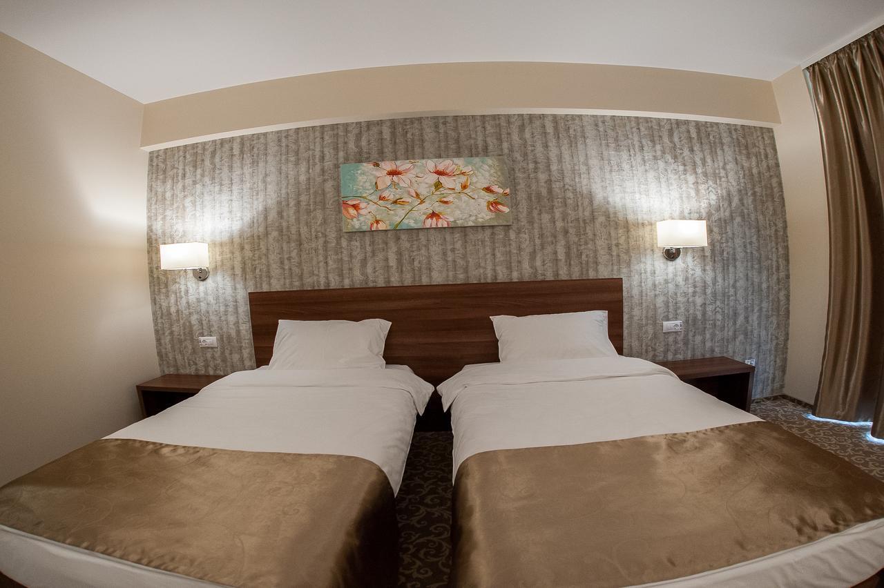 Hotel Arnia Iasi Bagian luar foto
