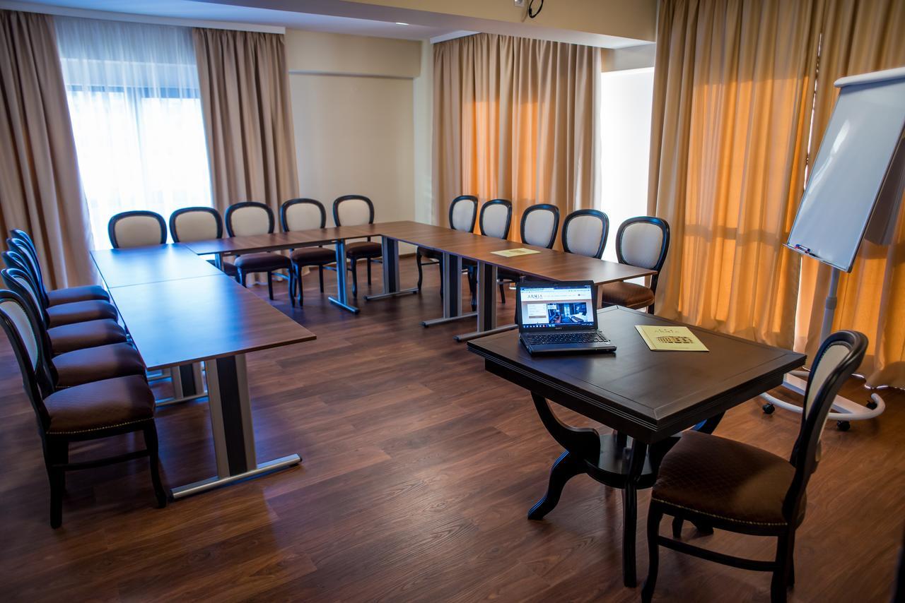 Hotel Arnia Iasi Bagian luar foto