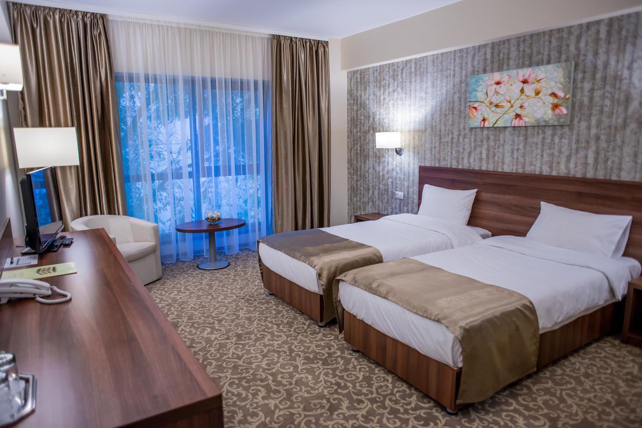 Hotel Arnia Iasi Bagian luar foto