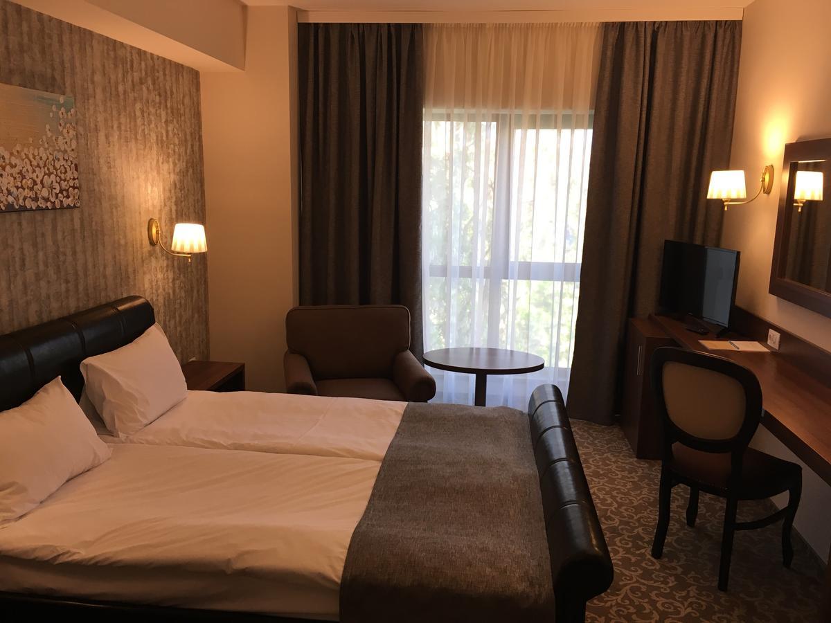 Hotel Arnia Iasi Bagian luar foto